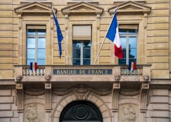 Banco de Francia quiere evitar que Francia se asiente como «farolillo rojo» del déficit