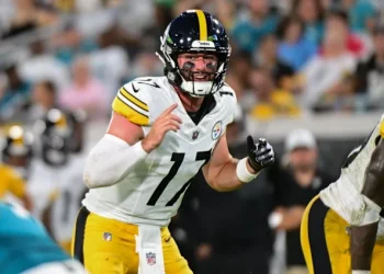 Skylar Thompson, de los Steelers, sufre lesiones tras ser asaltado en Dublín antes del histórico duelo NFL en Irlanda