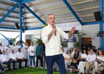 Abinader lanza programa de titulación que impactará a más de 25,000 personas en Puerto Plata