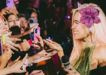 Karol G llena de ritmo latino el descanso de la NFL en São Paulo