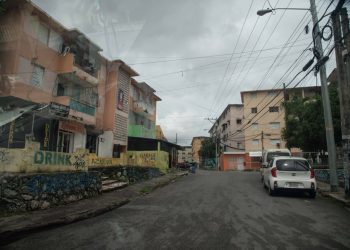Guachupita clama por soluciones ante crisis sanitaria por drenajes colapsados