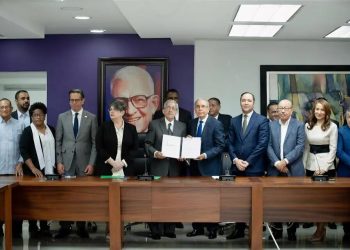 CES entrega informe sobre crisis haitiana a Danilo Medina