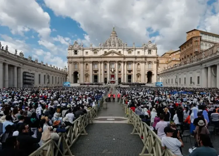 Karol G, John Legend y Bocelli, en un inédito ‘macroconcierto’ en el Vaticano