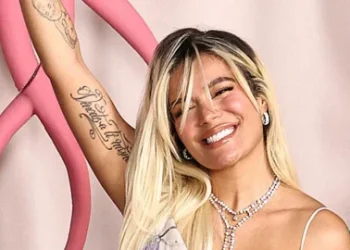 Karol G lanza su propio tequila “200 Copas”
