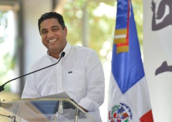 Ministro de Deportes entrega techado multiusos a Liga La Javilla