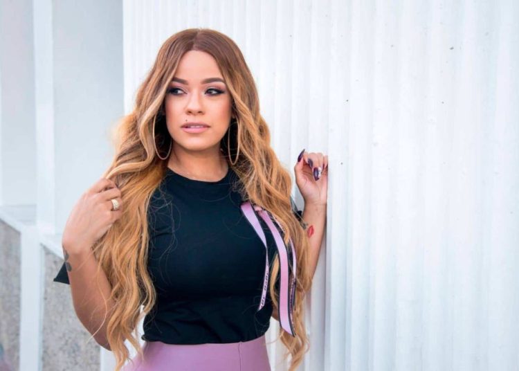 La Insuperable lanza indirectas en un show; seguidores apuntan son para Yailin