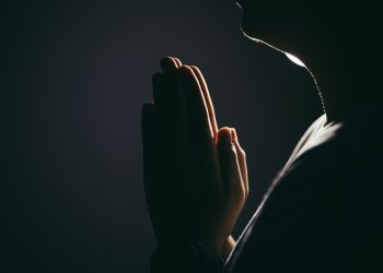 Realizan hora santa en Moca como protesta contra el alto costo de la canasta básica