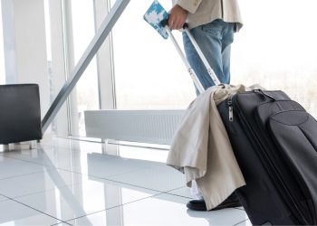 Viajeros denuncian maltrato de aerolíneas; JAC aclara su rol en las reclamaciones