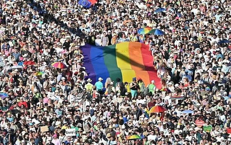 ONG piden que la Comisión Europea suspenda la ley húngara que prohíbe la Marcha de Orgullo