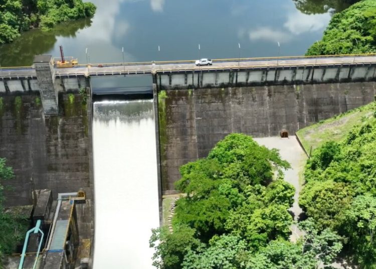 Un menor muere y otro sigue desaparecido tras caer en la presa de Hatillo