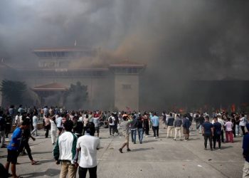 Muere quemada la esposa de un ex primer ministro de Nepal durante un ataque a su vivienda