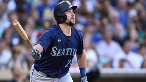 Cal Raleigh llega a los 60 jonrones y hace historia como el primer receptor en lograrlo