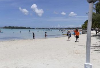 Comerciantes respaldan plan de remozamiento en Boca Chica