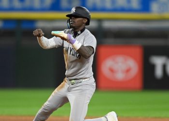 Jazz Chisholm abandona juego de los Yankees por contusiones en ambas rodillas