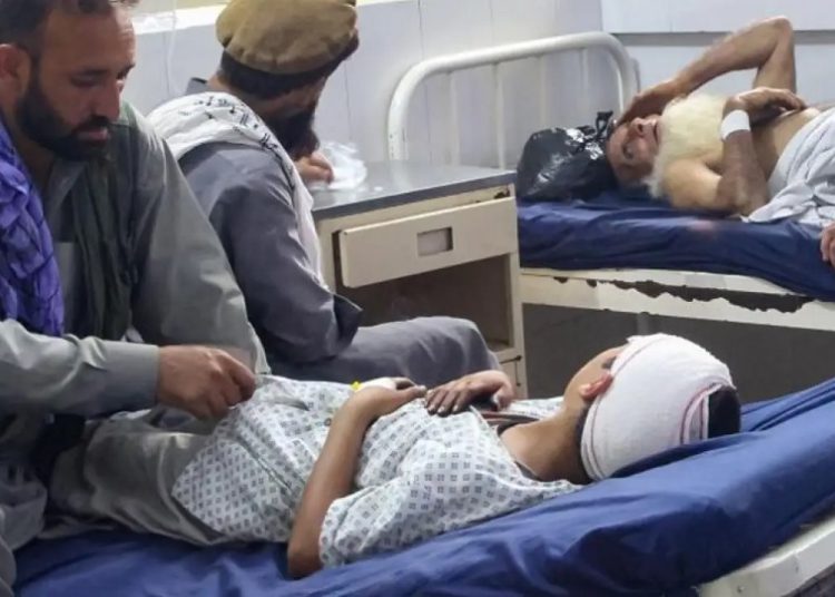 Médicos en Afganistán alertan sobre escasez de medicinas para víctimas del terremoto