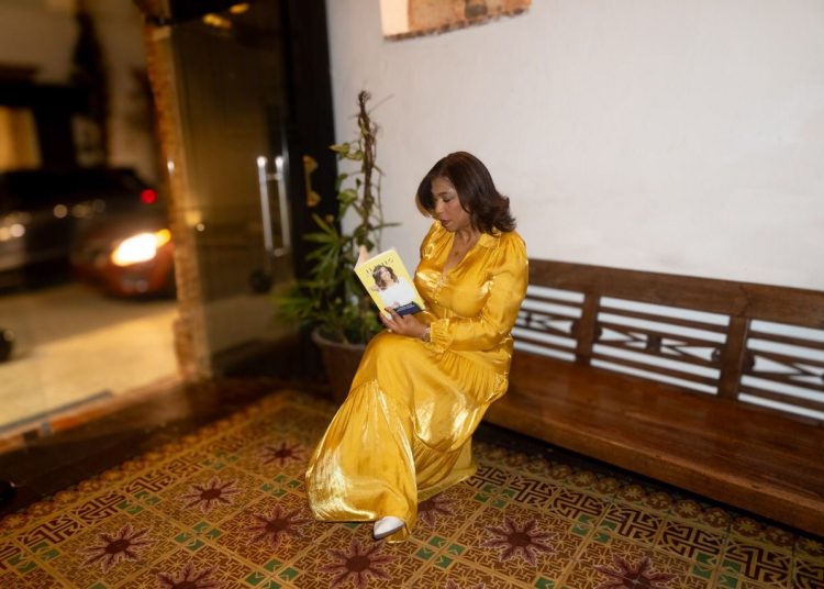 Elizabeth Torres presenta su libro “El Duelo de Migrar” en una noche de emociones y reflexión en Santo Domingo