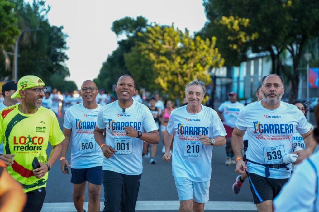 800 corredores participaron en la Carrera 5K organizada por el INTRANT - Noticias de hoy en República Dominicana | De Último Minuto