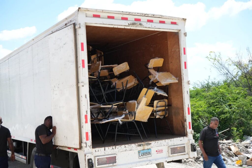 MINERD entrega mobiliario escolar al Liceo Las Yayas en Azua, próximo a ser inaugurado - Noticias de hoy en República Dominicana | De Último Minuto