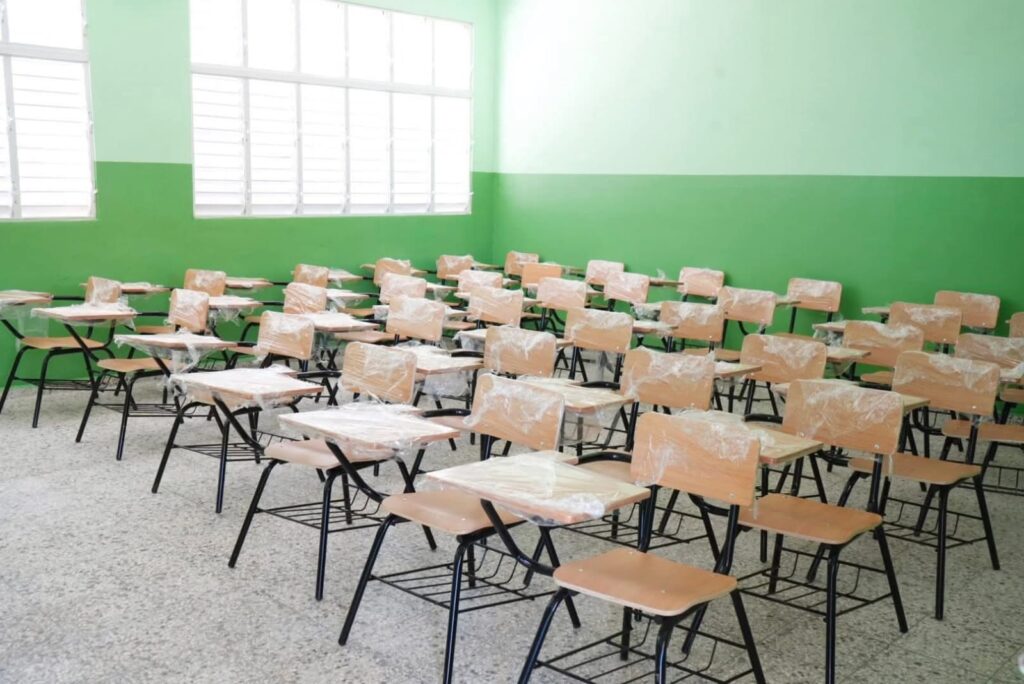 MINERD entrega mobiliario escolar al Liceo Las Yayas en Azua, próximo a ser inaugurado - Noticias de hoy en República Dominicana | De Último Minuto