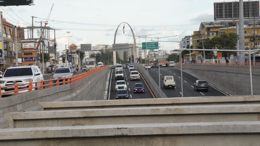 paso a desnivel de la Av. 27
