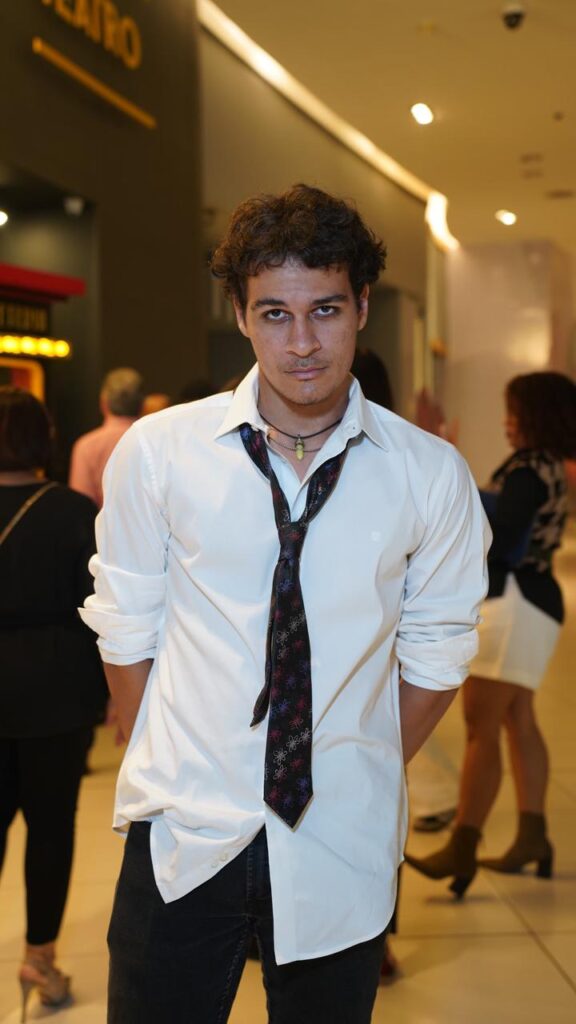 Fanáticos de Adri Torrón llegan a Chao Teatro para acompañarla en su primer concierto - Noticias de hoy en República Dominicana | De Último Minuto