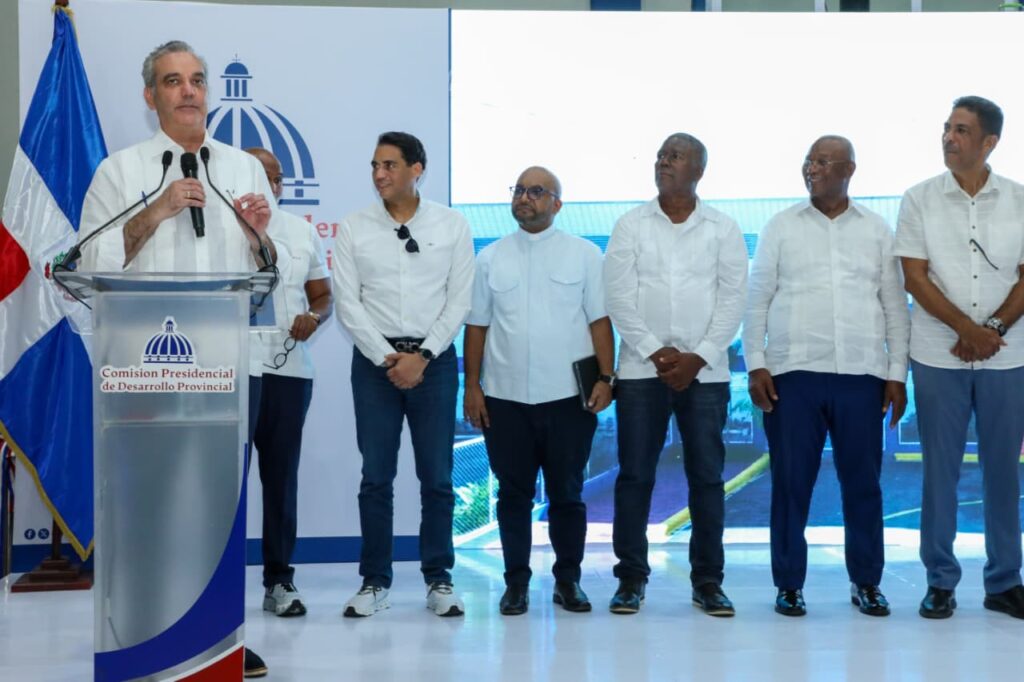 Gobierno inaugura Polideportivo Club Rafael Osvaldo Mercedes “CROM” en Villa Mella y anuncia otras obras - Noticias de hoy en República Dominicana | De Último Minuto
