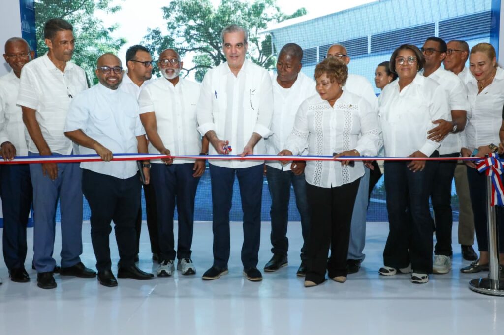 Gobierno inaugura Polideportivo Club Rafael Osvaldo Mercedes “CROM” en Villa Mella y anuncia otras obras - Noticias de hoy en República Dominicana | De Último Minuto