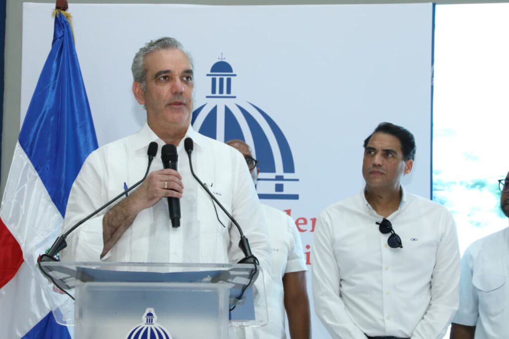 Gobierno inaugura Polideportivo Club Rafael Osvaldo Mercedes “CROM” en Villa Mella y anuncia otras obras - Noticias de hoy en República Dominicana | De Último Minuto