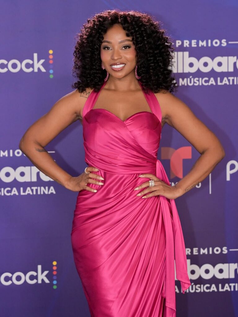 Famosos brillan en la alfombra de los Premios Billboard 2025 - Noticias de hoy en República Dominicana | De Último Minuto