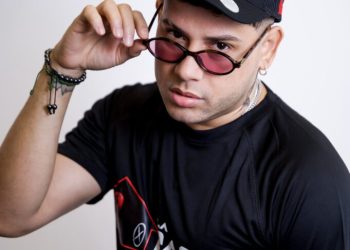 La familia de Shadow Blow visita la Casa de Alofoke 2 en una emotiva celebración de cumpleaños