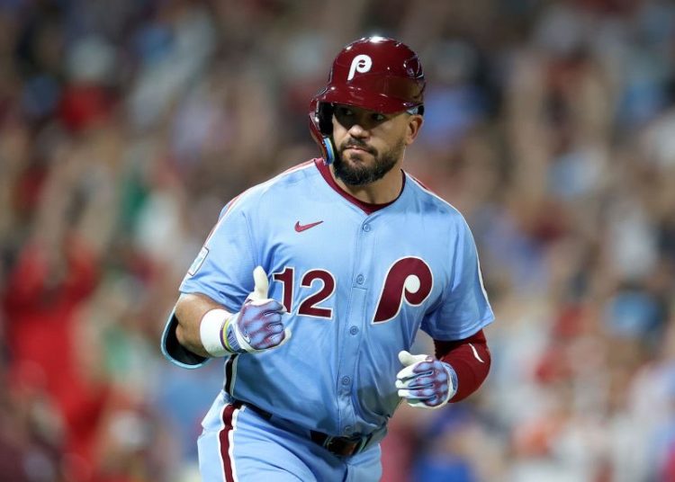 Schwarber desata su poder: dos jonrones (uno de 455 pies) mantienen con vida a los Filis