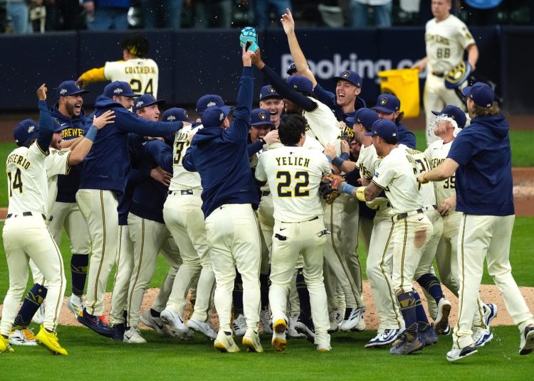Cerveceros avanzan a la Serie de Campeonato tras vencer a los Cachorros con trío de jonrones solitarios