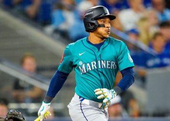 ¡Polanco encendido! Marineros apabullan a Toronto y viajan a Seattle con ventaja 2-0 en la Serie de Campeonato