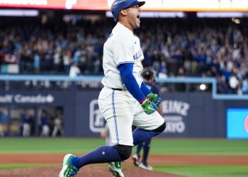 Jonrón decisivo de Springer impulsa a los Blue Jays a la Serie Mundial por primera vez desde 1993