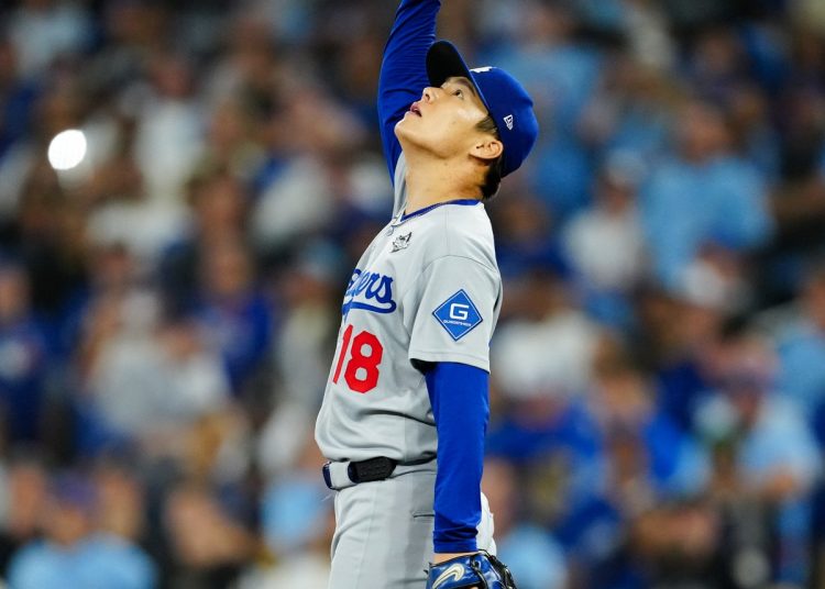 Yamamoto firma un juego completo monumental y se une a los grandes de la postemporada