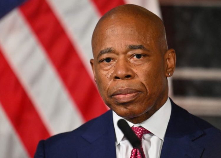 Alcalde de Nueva York reitera que la ciudad no coopera con ICE, tras redada en Manhattan