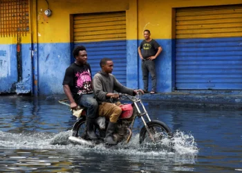 El huracán Melissa sigue representando un peligro para Haití, según las autoridades