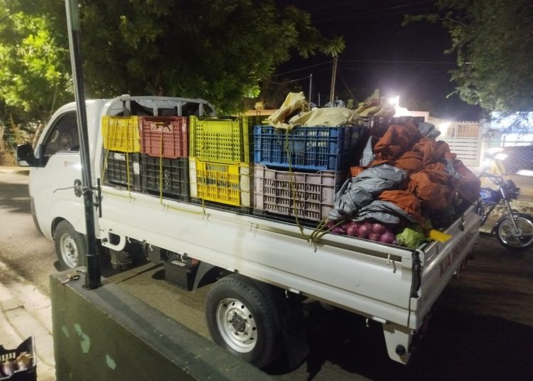 Ejército intercepta camión que llevaba contrabando de 160 mil cigarrillos debajo de una carga de productos agrícolas en Montecristi