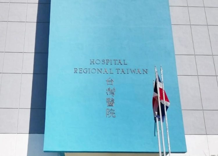 Hospital Taiwán reconoce labor de su personal con entrega de incentivos