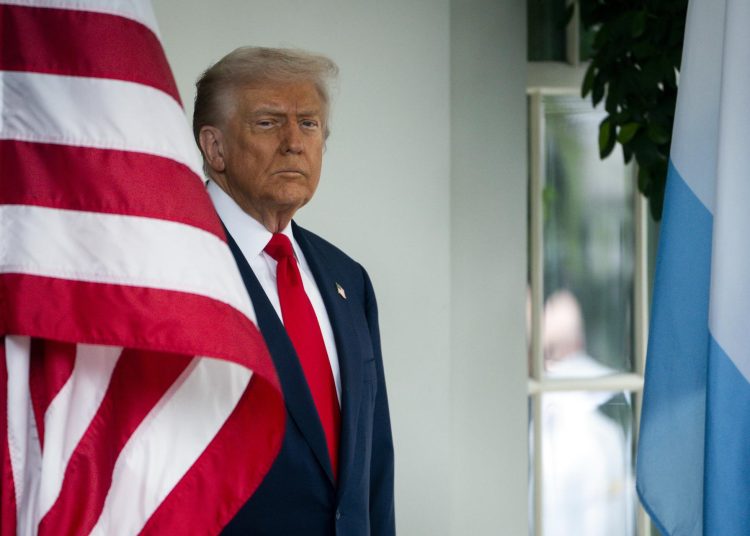 Trump amenaza con acabar con ayudas públicas si el cierre de Gobierno se alarga