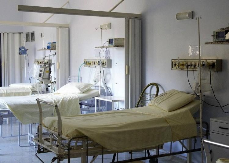 Colombia destapa escándalo en el sistema de salud: $2,3 billones facturados a personas fallecidas