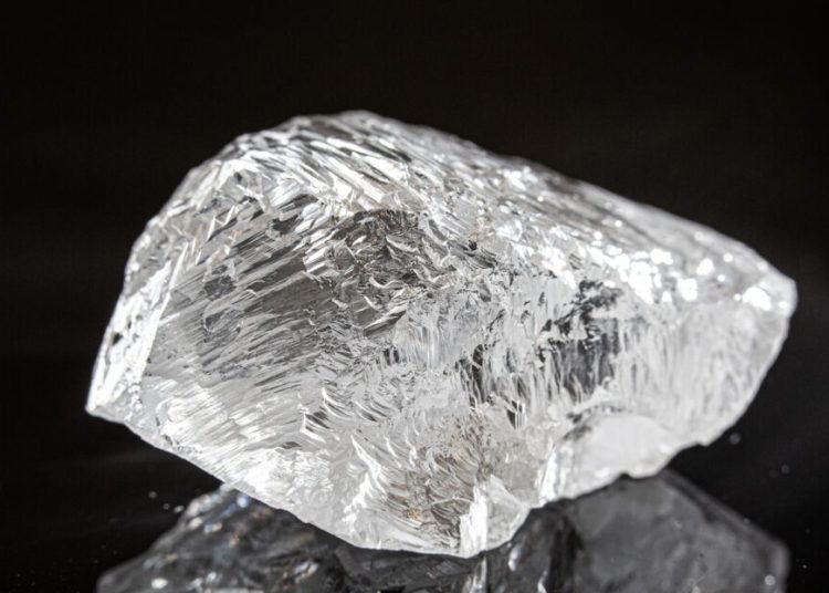 Encuentran uno de los cinco diamantes más grandes en la Rusia moderna