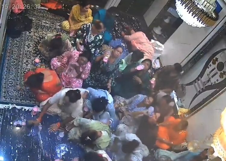 Más de 20 personas transgénero intentan suicidarse juntas ingiriendo limpiador de pisos en la India