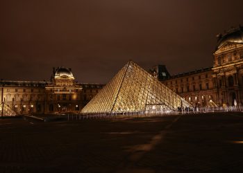 Roban el Museo del Louvre