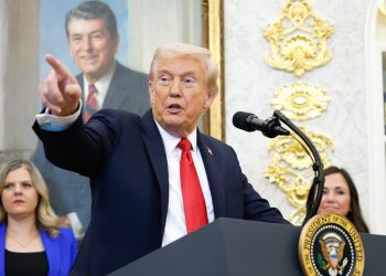 Trump llama a Petro «líder del narcotráfico»