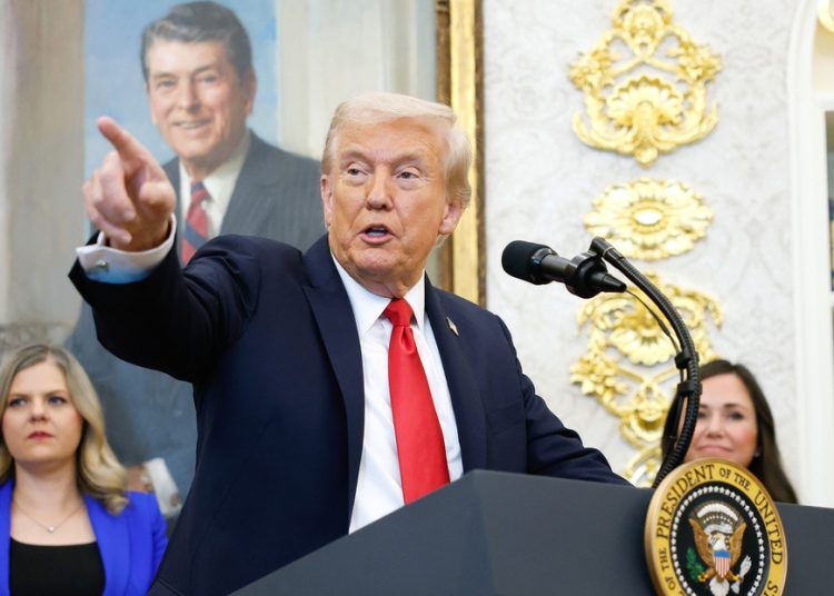Trump llama a Petro «líder del narcotráfico»