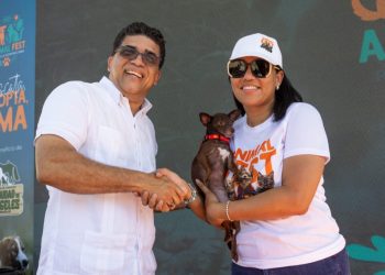Dío Astacio propone realizar el Animal Fest 2026 en SDE y recibe la maqueta del proyecto Ciudad de Ángeles