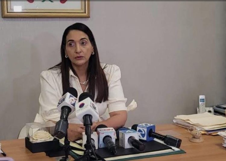 Senadora Lia Díaz exhorta a la población a mantenerse atenta al COE por la tormenta Melissa