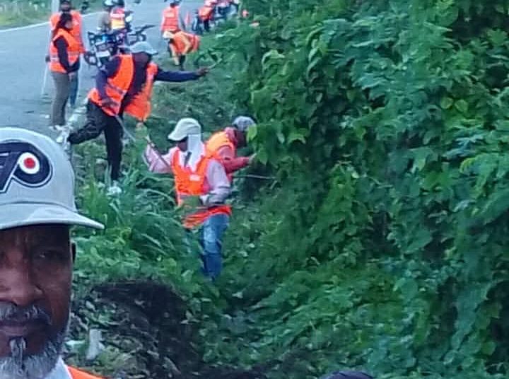 MOPC inicia operativo de limpieza en la carretera Cruce de Las Yayas – Padre Las Casas