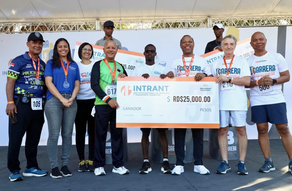 800 corredores participaron en la Carrera 5K organizada por el INTRANT - Noticias de hoy en República Dominicana | De Último Minuto